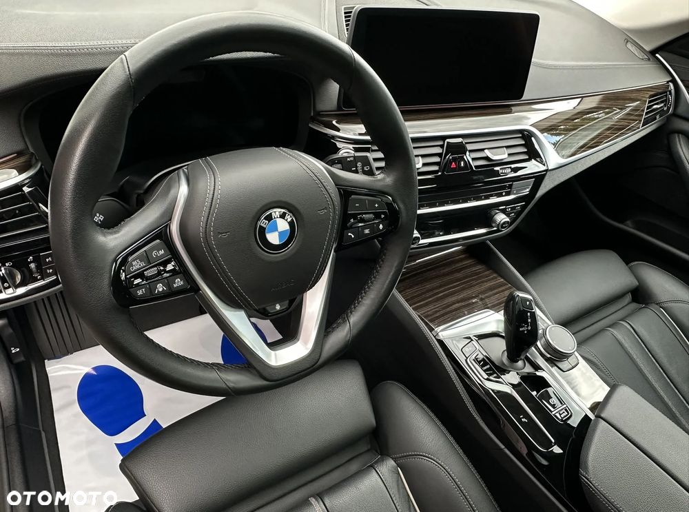 BMW Seria 5 530d xDrive mHEV Luxury Line - 17