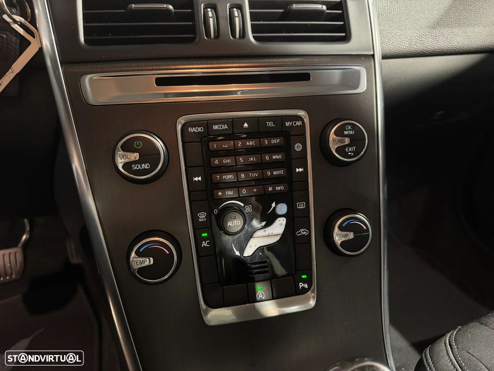 Volvo XC 60 2.0 D4 Momentum - 34