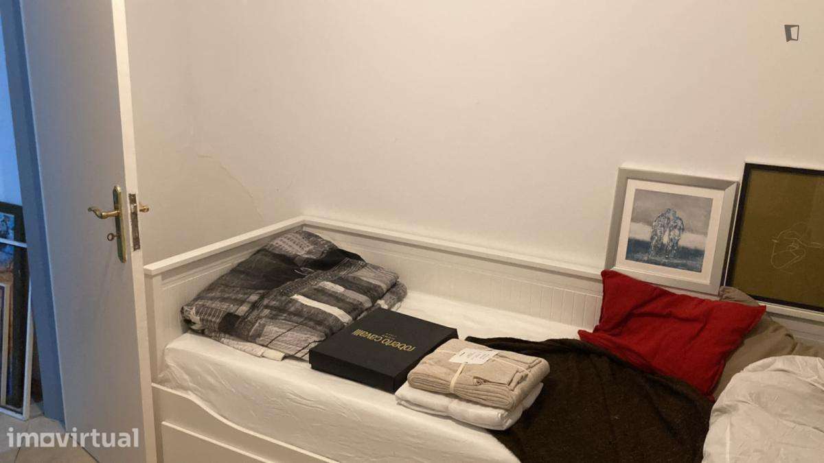 Quarto - localizado em Penha Lisbon - Grande imagem: 2/18