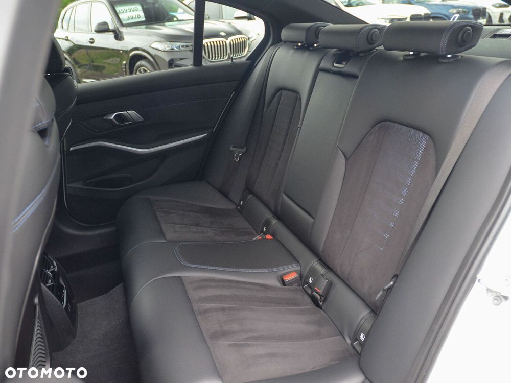BMW Seria 3 318i M Sport sport - 31