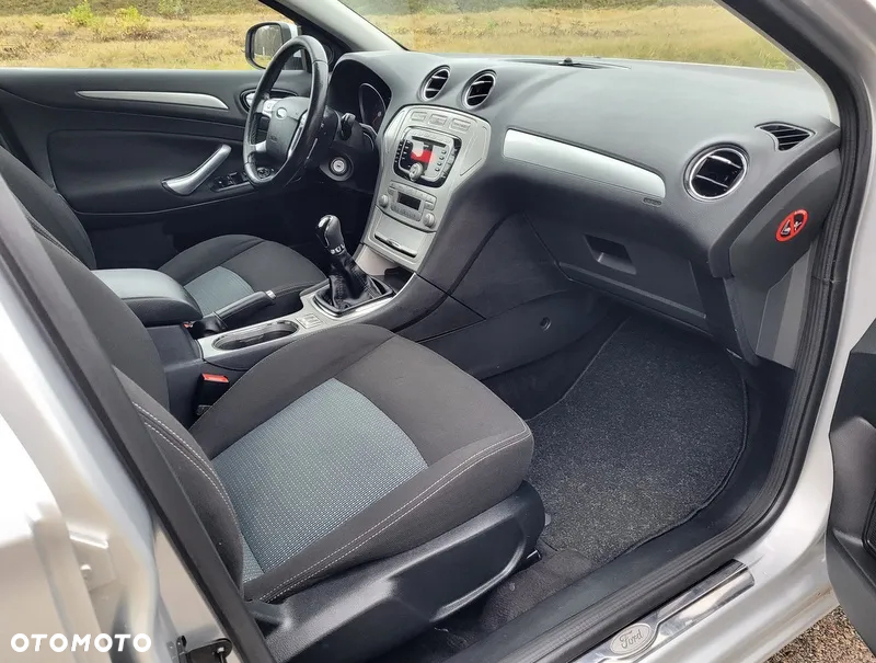 Ford Mondeo - 28
