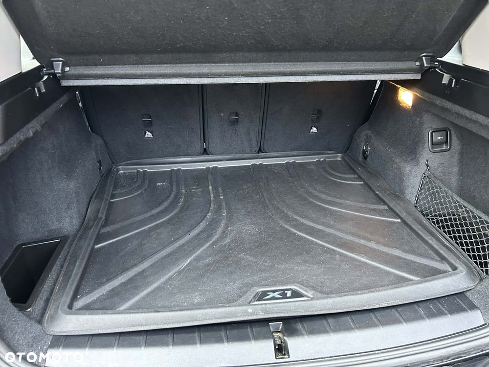 BMW X1 sDrive18i - 11