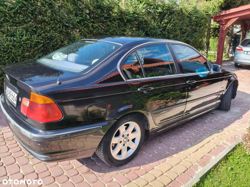 BMW Seria 3 320i - 4