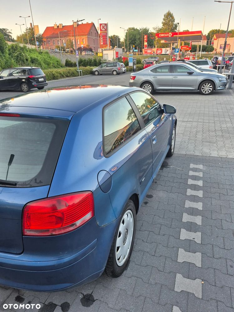 Audi A3 3-drzwiowe 1.6 FSI Ambiente - 5