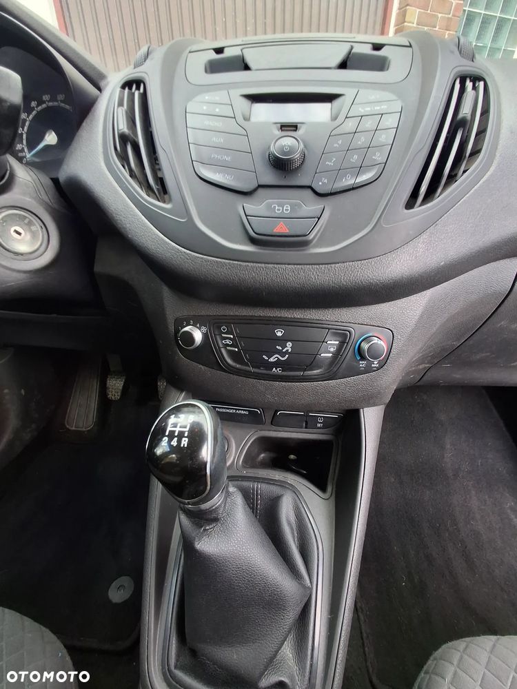 Ford Transit Courier - 11