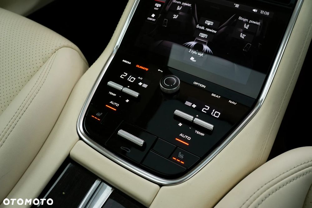Porsche Panamera 4 Platinum Edition - 29