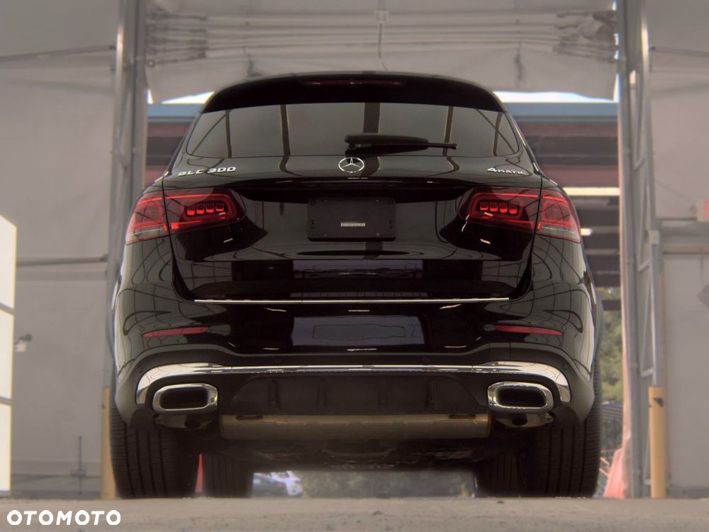 Mercedes-Benz GLC 300 4Matic 9G-TRONIC AMG Line - 6