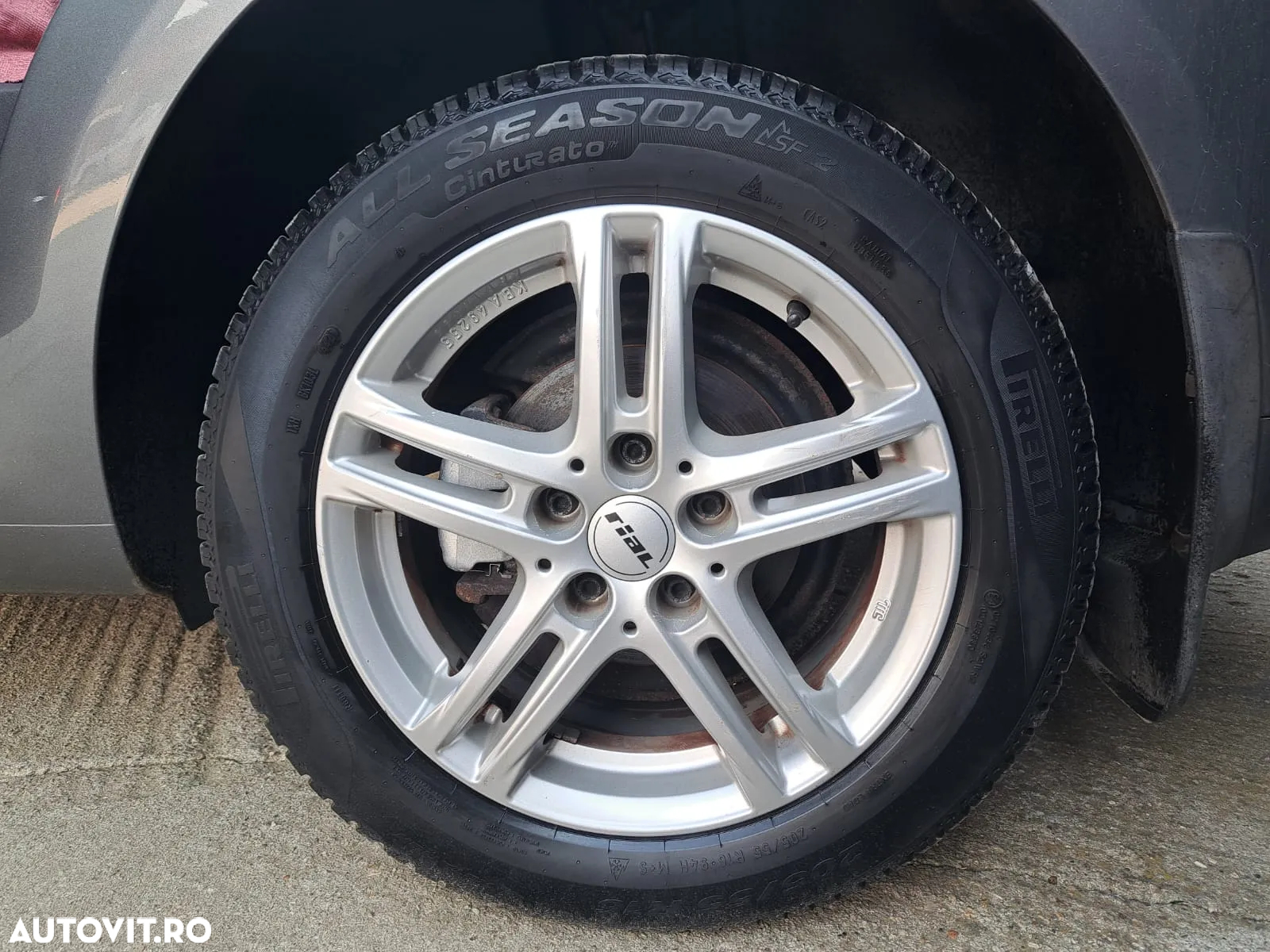 Volkswagen Touran 1.6 FSI Trendline - 19