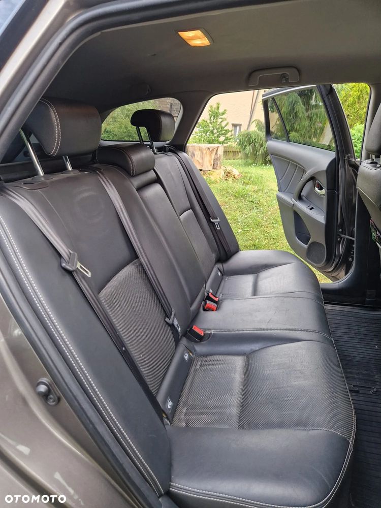 Toyota Avensis 2.0 D-4D Premium - 9