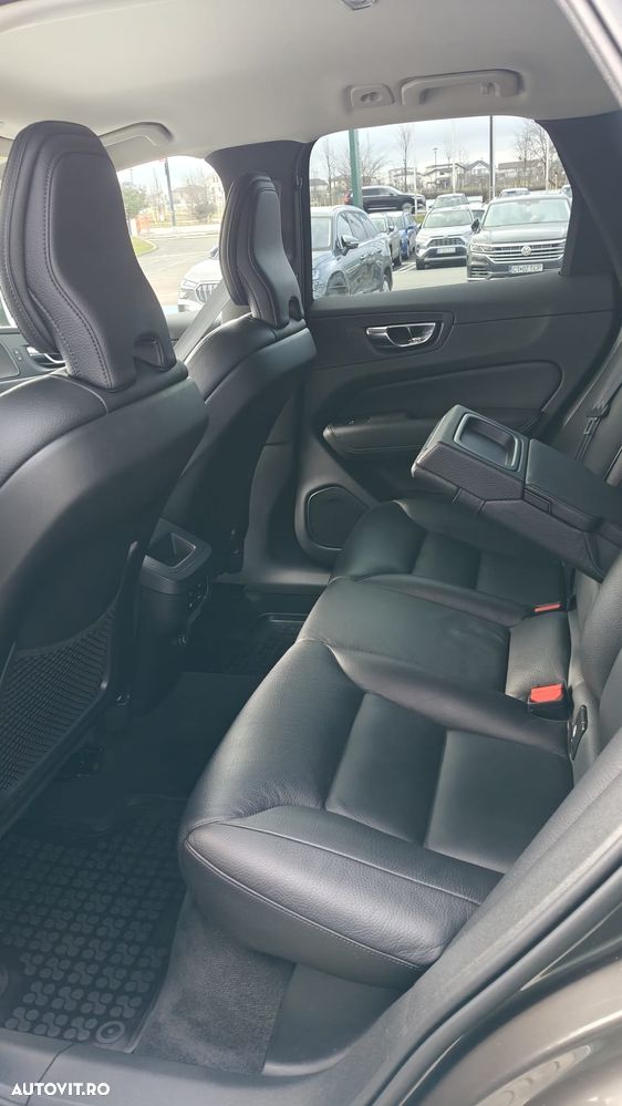 Volvo XC 60 D4 Momentum Pro - 12