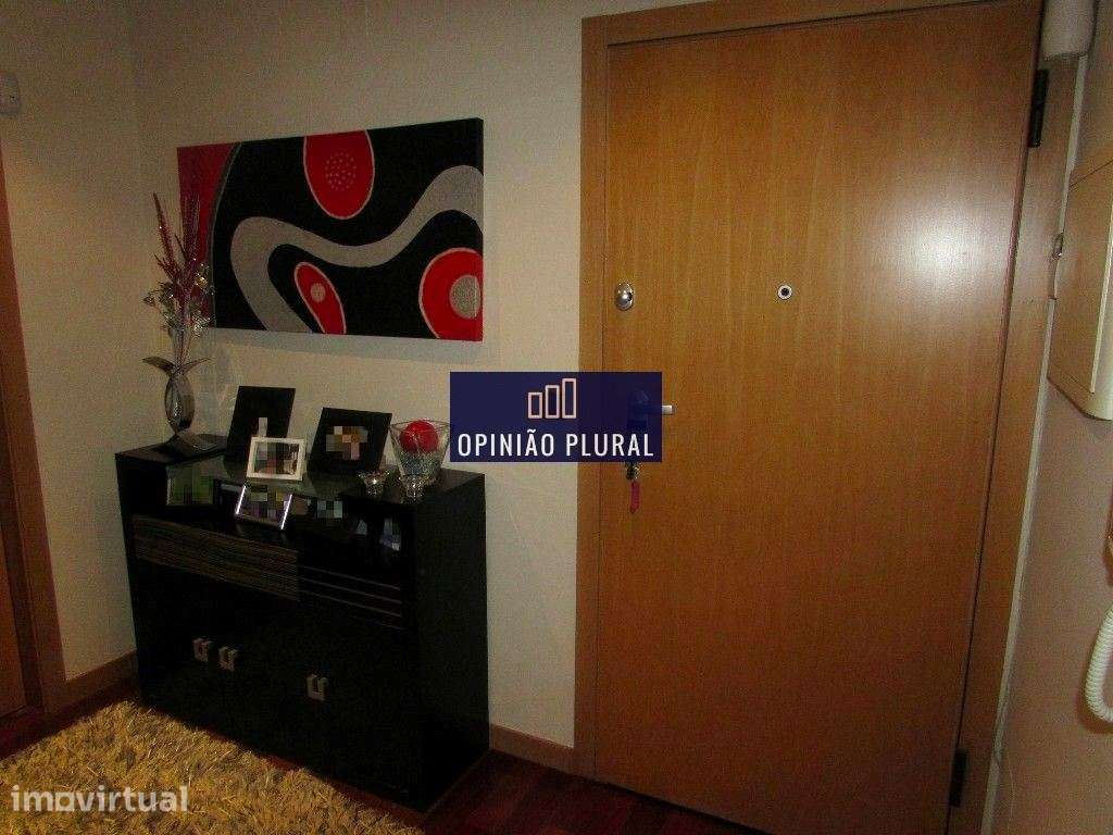T2 em condomínio fechado c/ box para duas viaturas e dois arrumos |... - Grande imagem: 2/19