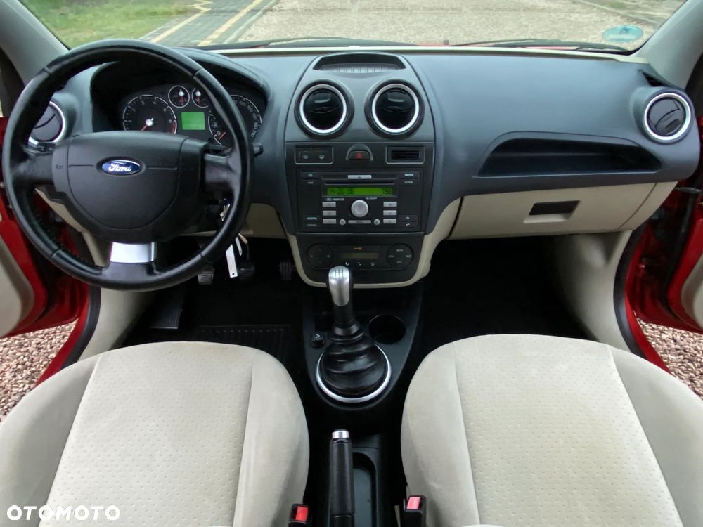 Ford Fiesta 1.4 Ghia - 23