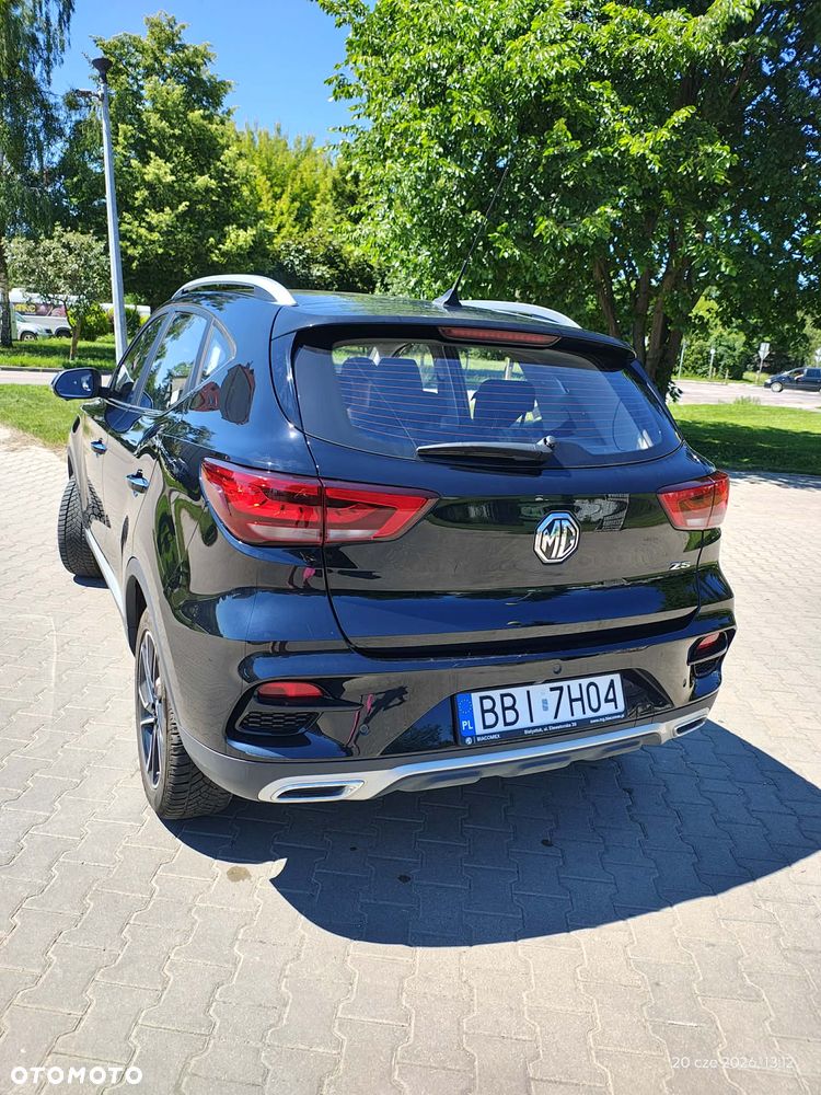 MG ZS - 11