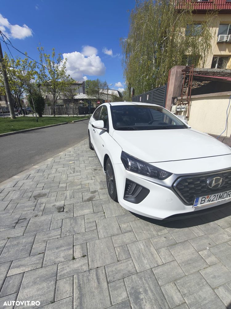 Hyundai IONIQ - 3