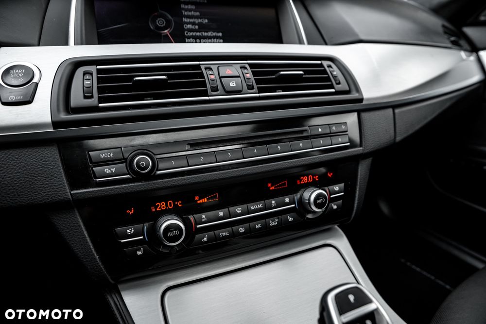 BMW Seria 5 M550d xDrive - 36
