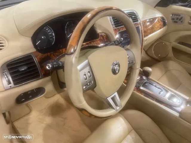 Jaguar XK 4.2 V8 Convertible - 20