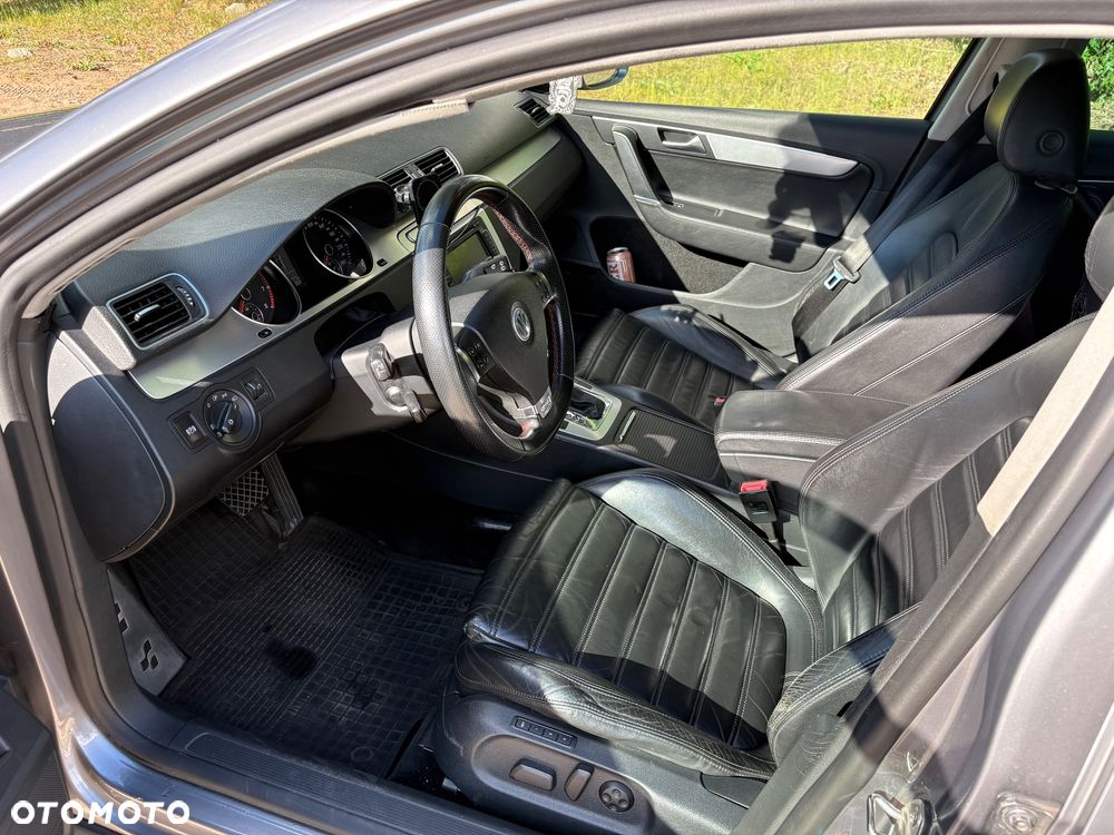 Volkswagen Passat V6 FSI 4Motion DSG R36 - 11