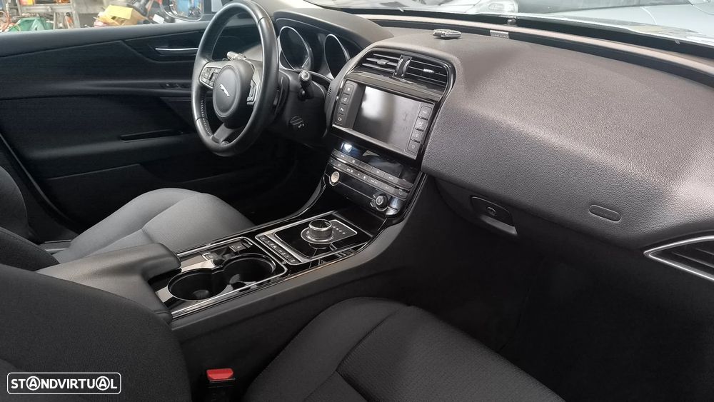 Jaguar XE 2.0 D Pure Aut. - 2