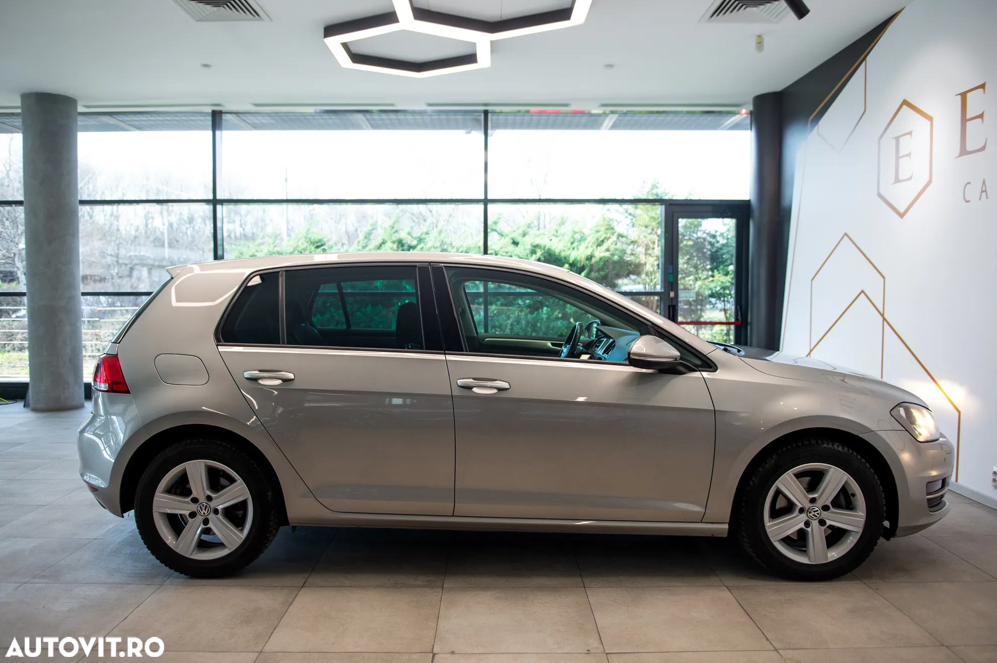 Volkswagen Golf 2.0 TDI DSG BMT Comfortline - 9