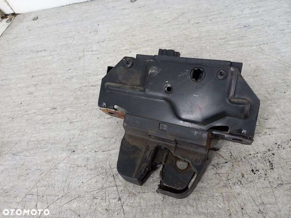 ZAMEK KLAPY OPEL VECTRA C 495072894 - 2