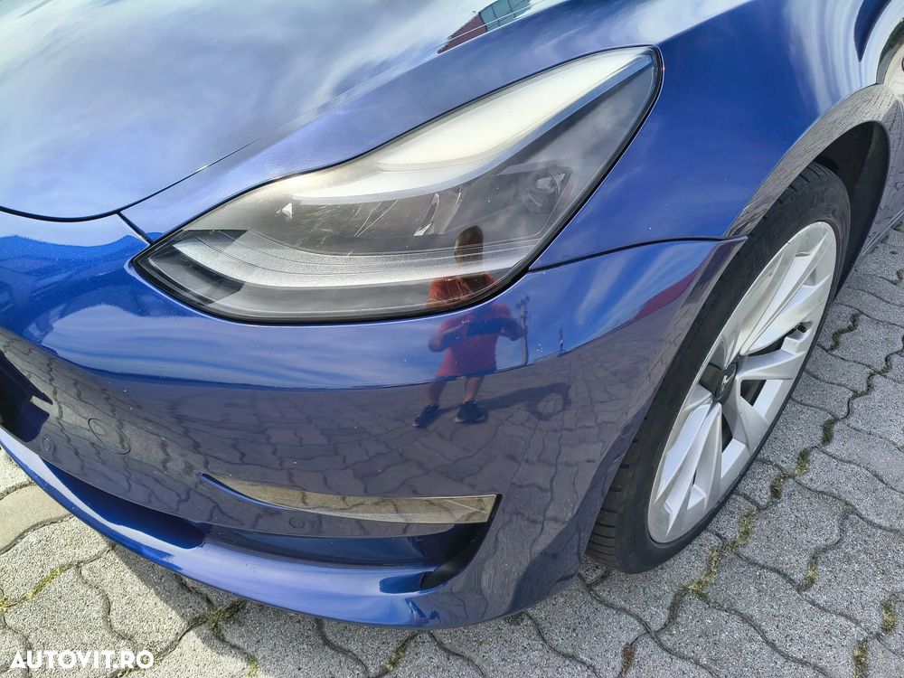 Tesla Model 3 - 4