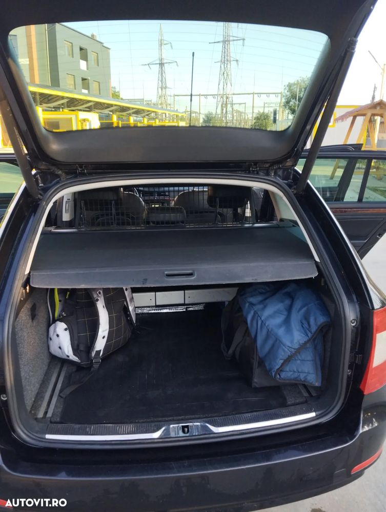 Skoda Superb Combi 2.0 TDI Elegance DSG - 12