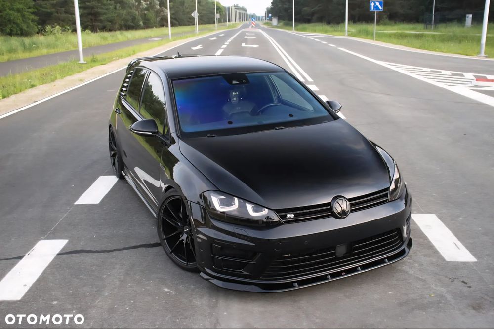 Volkswagen Golf - 1