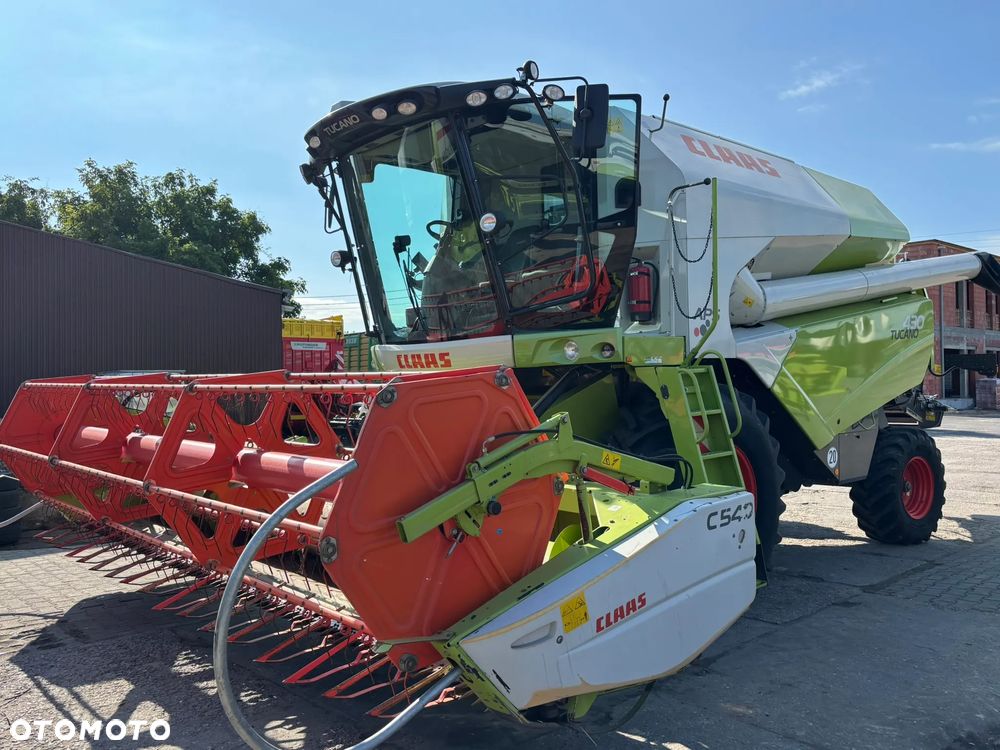 Claas Tucano
