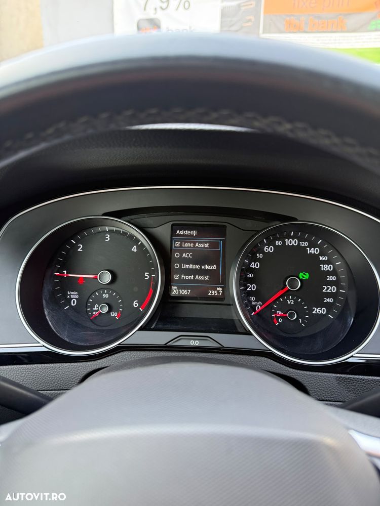 Volkswagen Passat - 11
