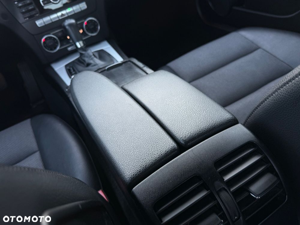 Mercedes-Benz Klasa C 200 Kompressor Automatik Avantgarde - 24