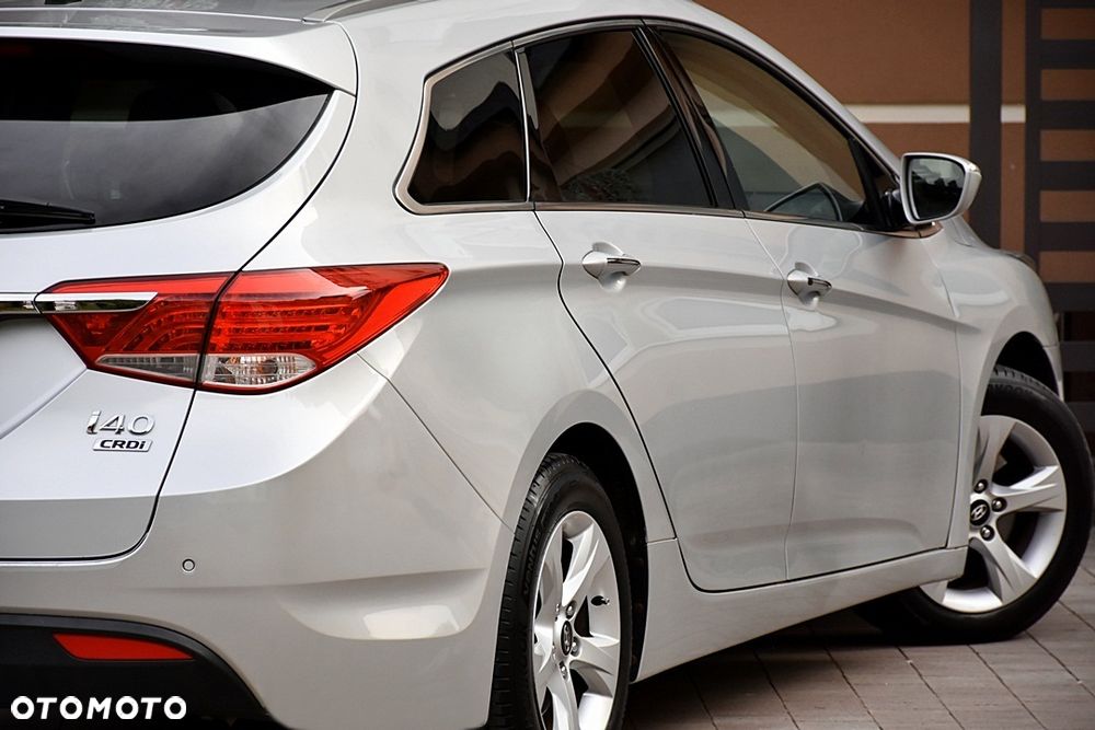 Hyundai i40 i40cw 1.7 CRDi Automatik Fifa World Cup Edition Silver - 11