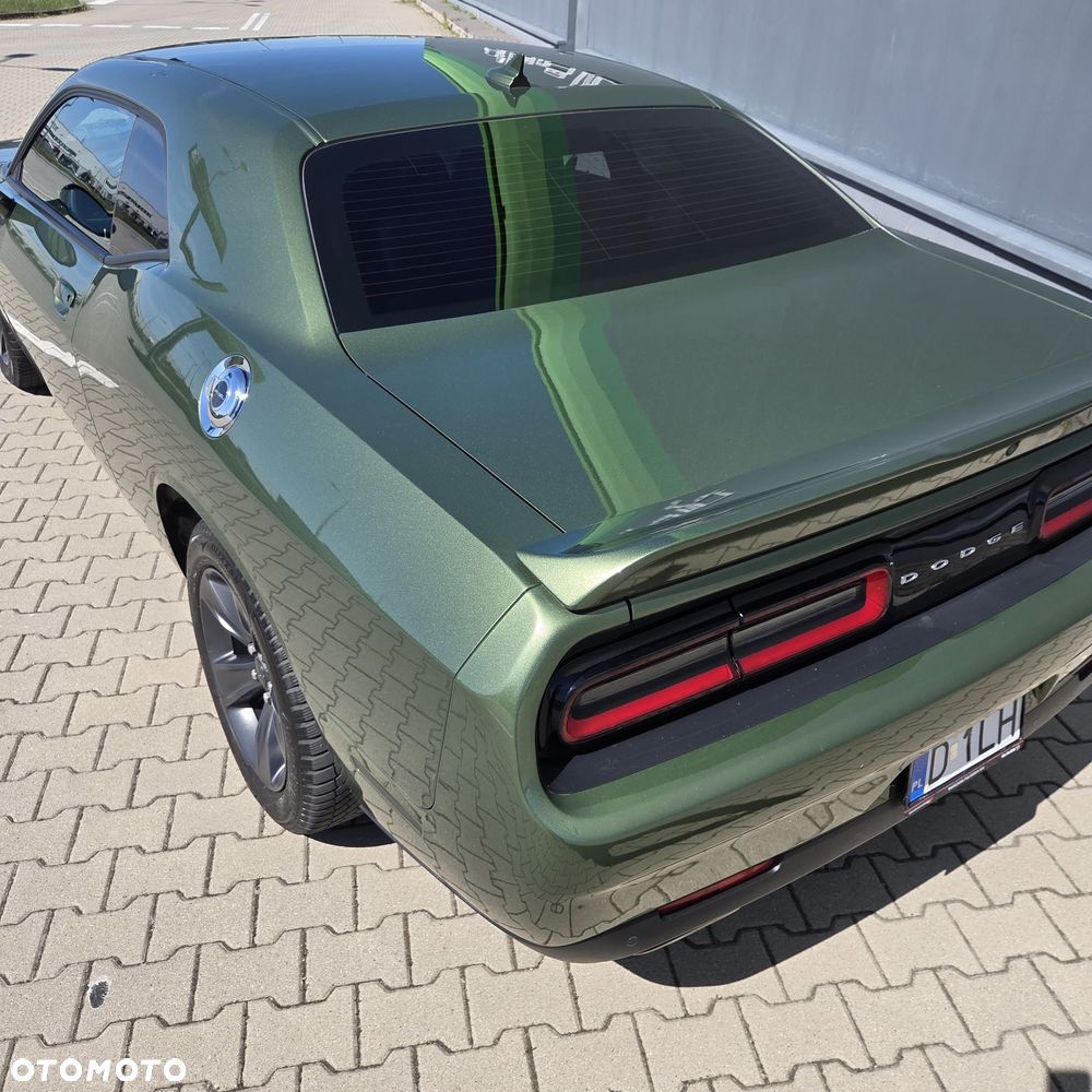 Dodge Challenger - 2