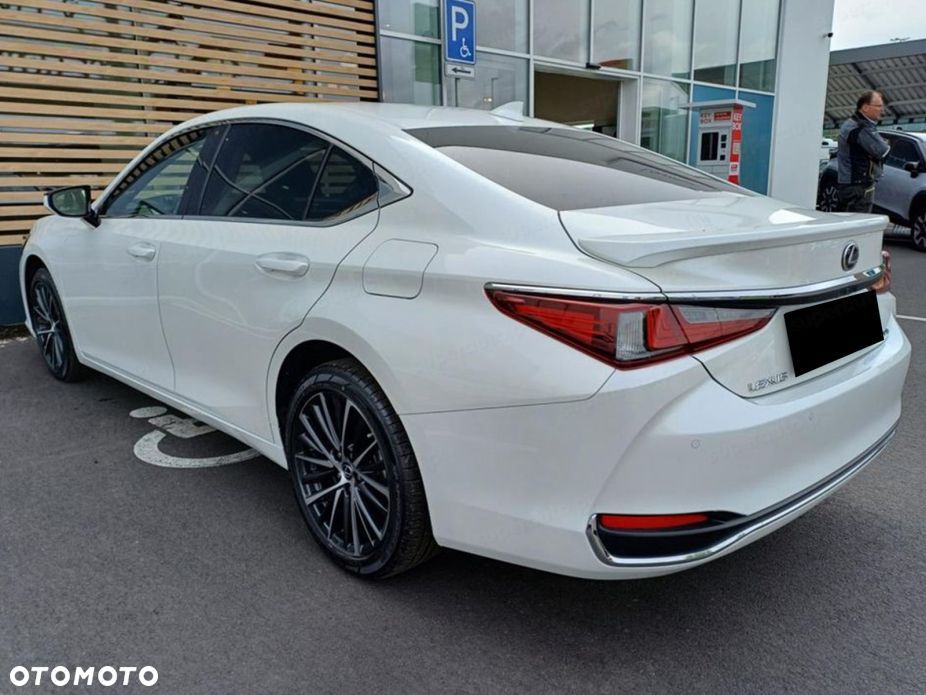 Lexus ES - 5