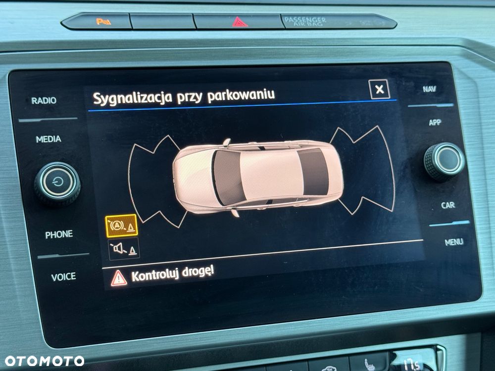 Volkswagen Passat - 31