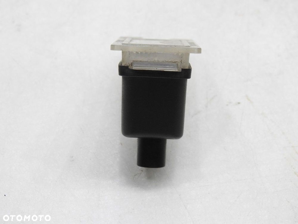 LAMPKA TABLICY REJESTRACYJNEJ VOLVO XC90 I - 7