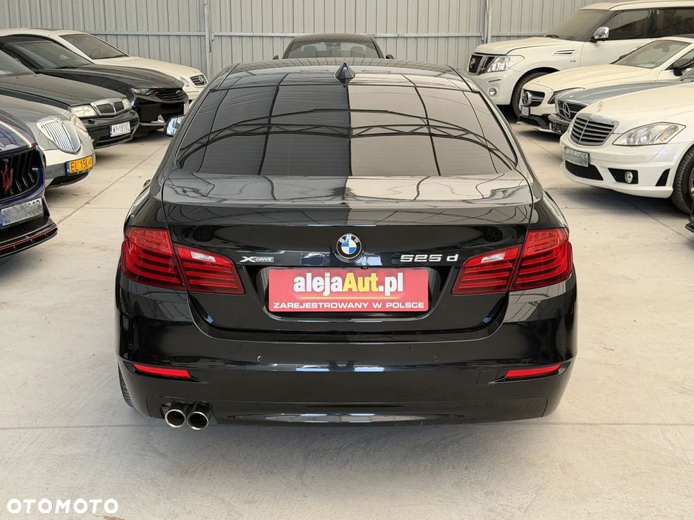 BMW Seria 5 525d xDrive - 13