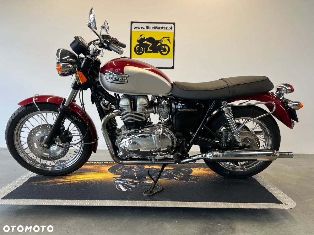 Triumph Bonneville - 2