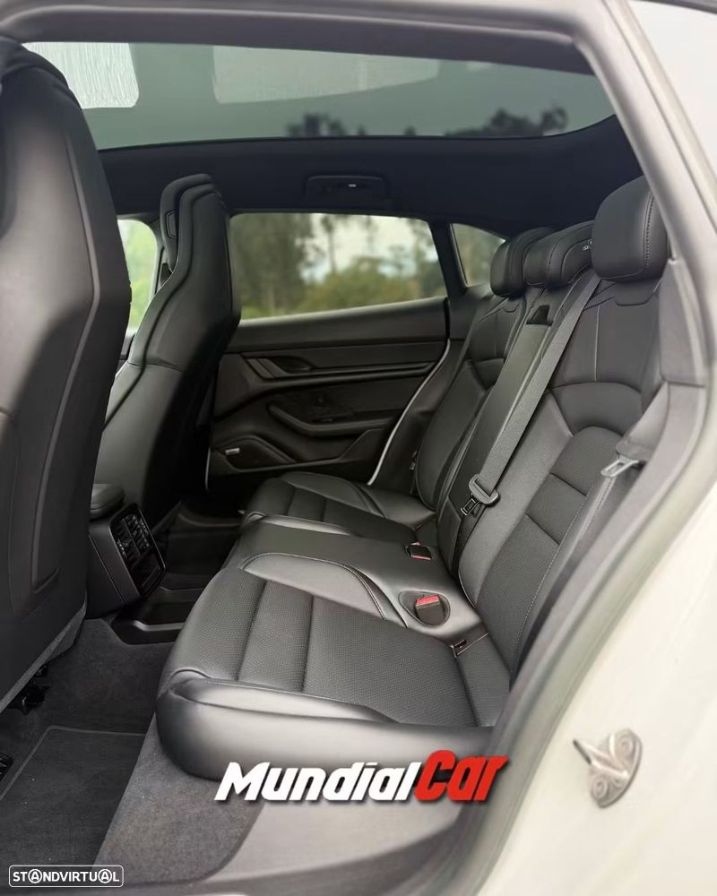 Porsche Taycan Cross Turismo - 12