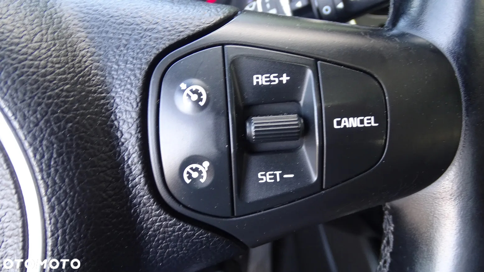 Kia Carens 1.7 CRDi M 7os - 18