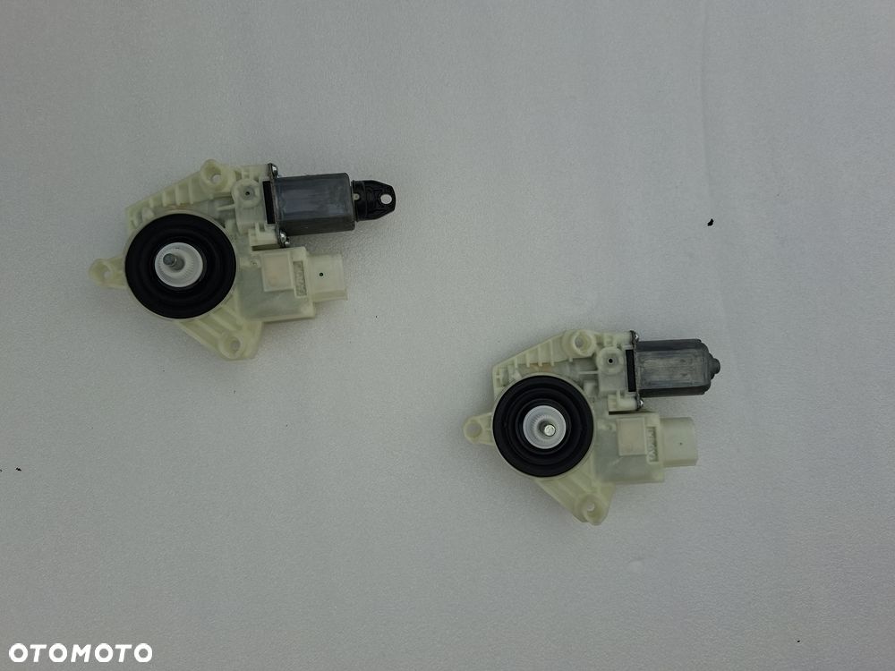 Sprzedam silniczki podnoszenia szyb do BMW 5 g30 g31. Drzwi lewy przód i lewy tyl. Odbiór osobisty w Otwocku lub wysyłka po wpłacie na konto.  Posiadam więcej częsci do BMW