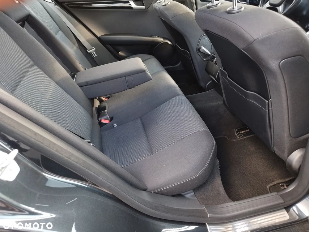 Mercedes-Benz Klasa C 200 CDI BlueEff Avantgarde - 19