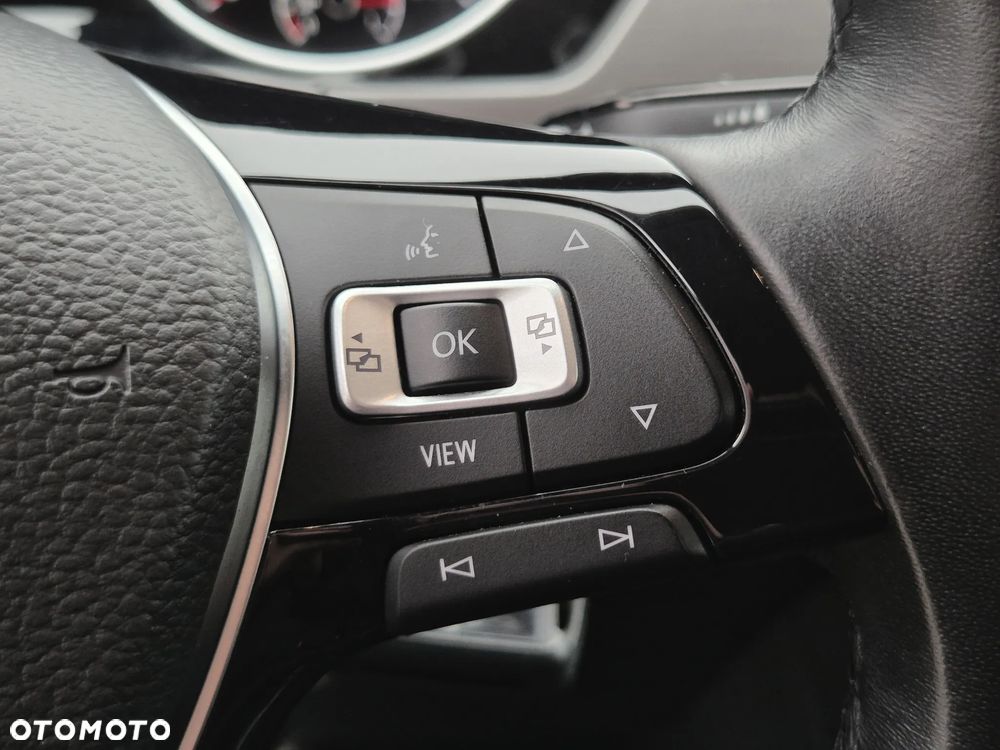 Volkswagen Touran 2.0 TDI BMT Comfortline DSG - 10