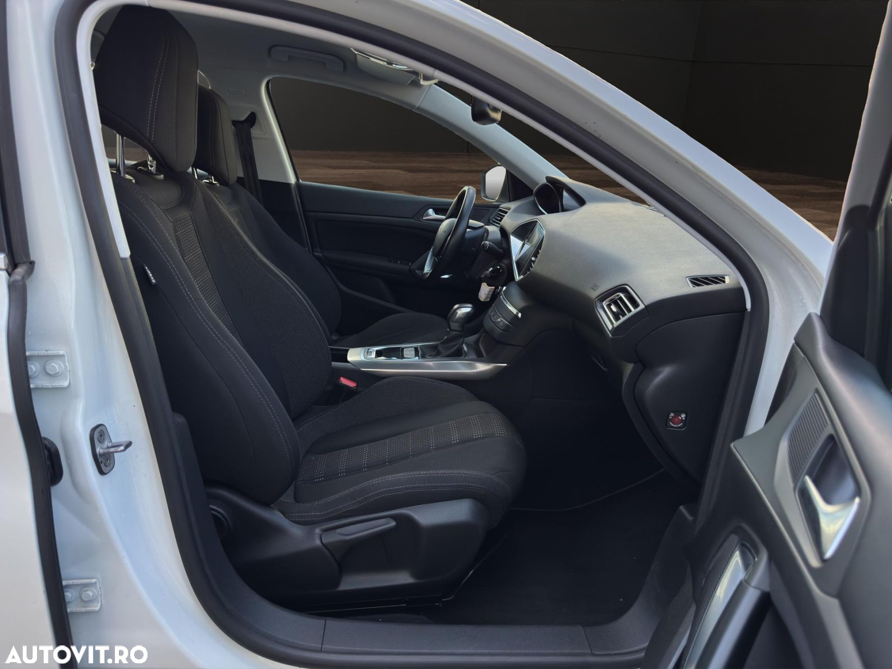 Peugeot 308 1.2 L PureTech Turbo Allure Aut. - 11