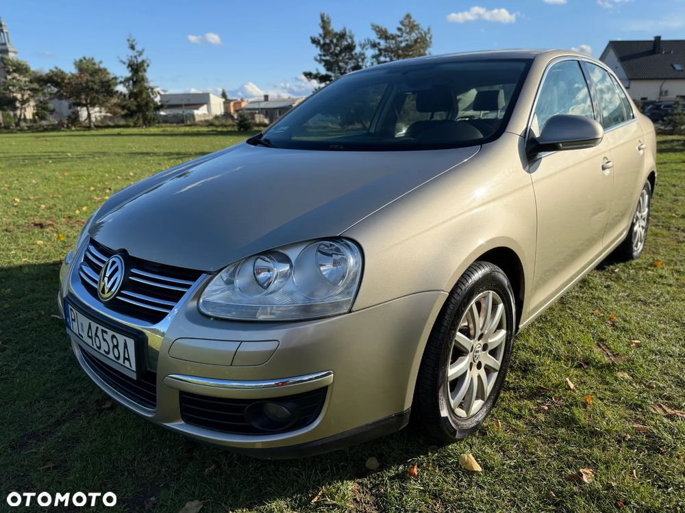 Volkswagen Jetta 2.0 FSI Comfortline - 2