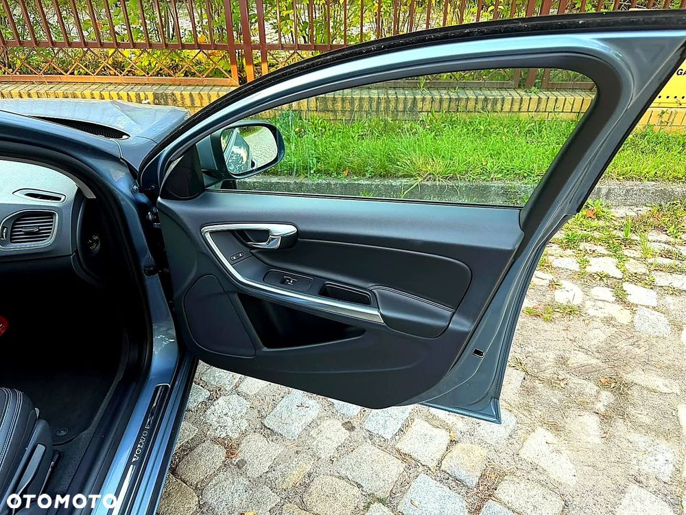 Volvo V60 D3 Momentum - 19
