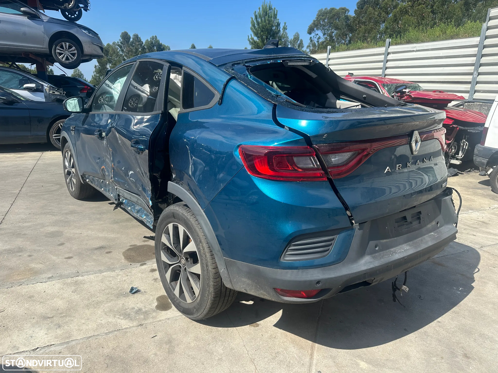 RENAULT ARKANA 1.6 E-TECH HIBRID DE 2022 (CENTRO DE ABATE) - 4