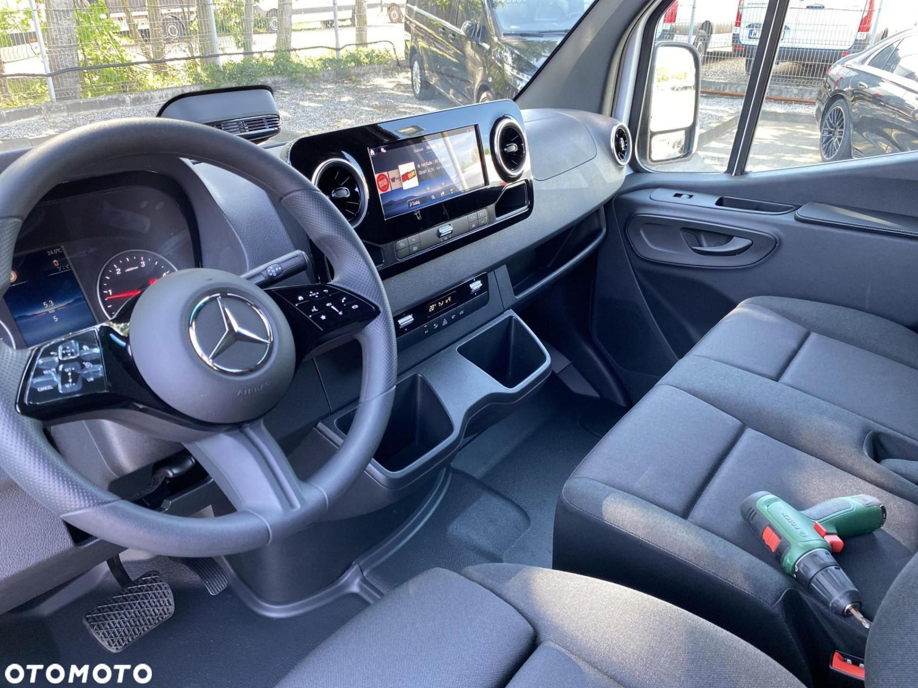 Mercedes-Benz Sprinter - 13