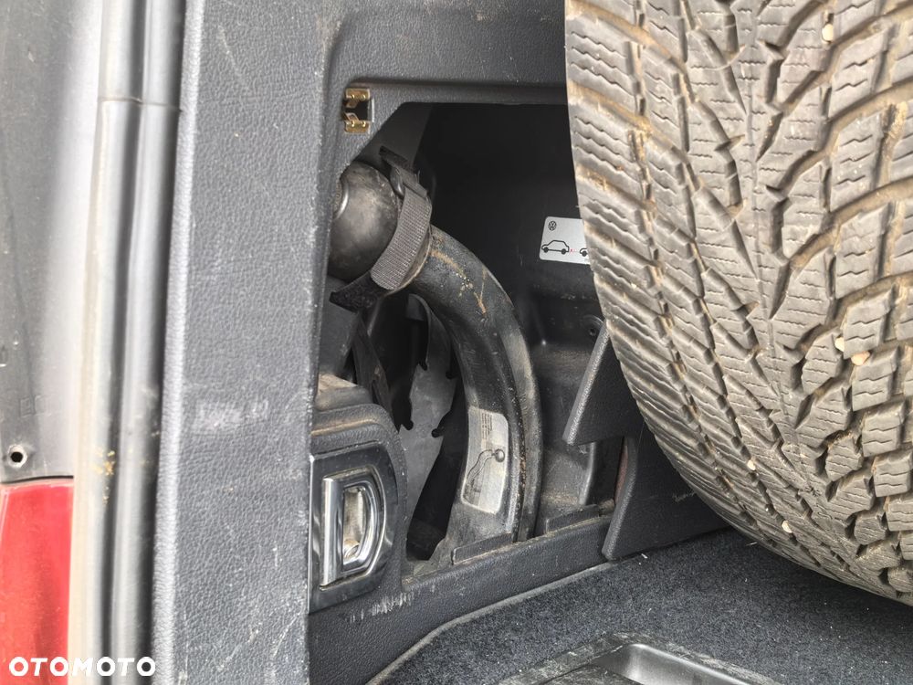 Volkswagen Touran 2.0 TDI DPF United - 12