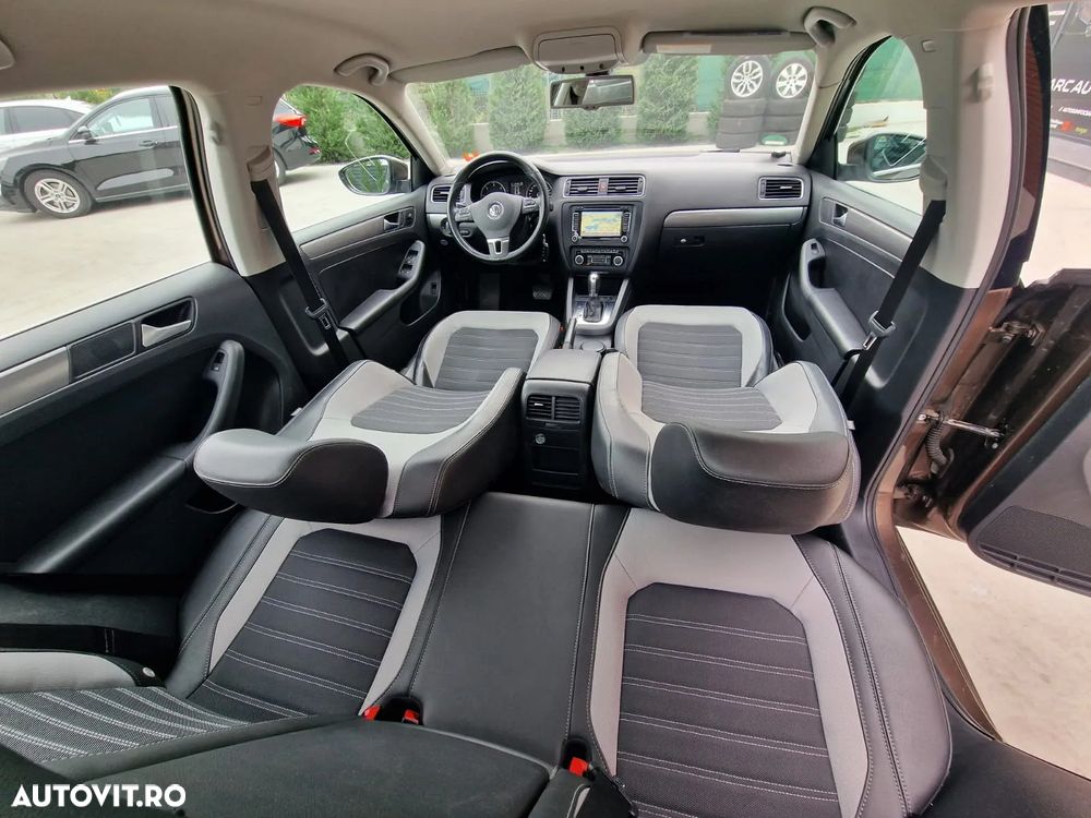 Volkswagen Jetta 1.6 TDI DSG Blue Motion Technology Life - 9