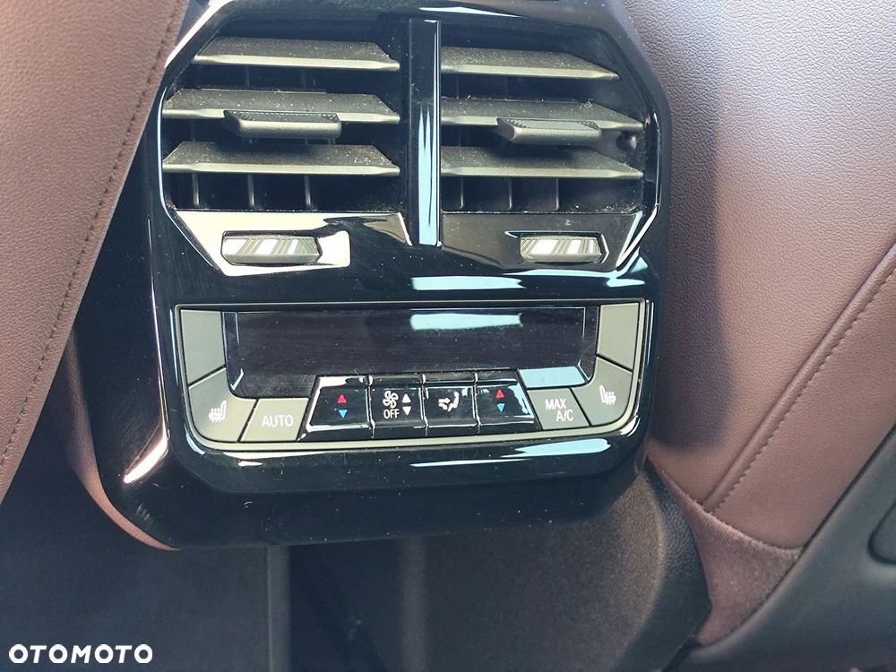 BMW iX xDrive50 111.5kWh Signature - 18